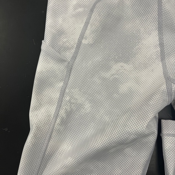 Athleta Ultimate Stash Pocket Printed Capri - Picture 10 of 13